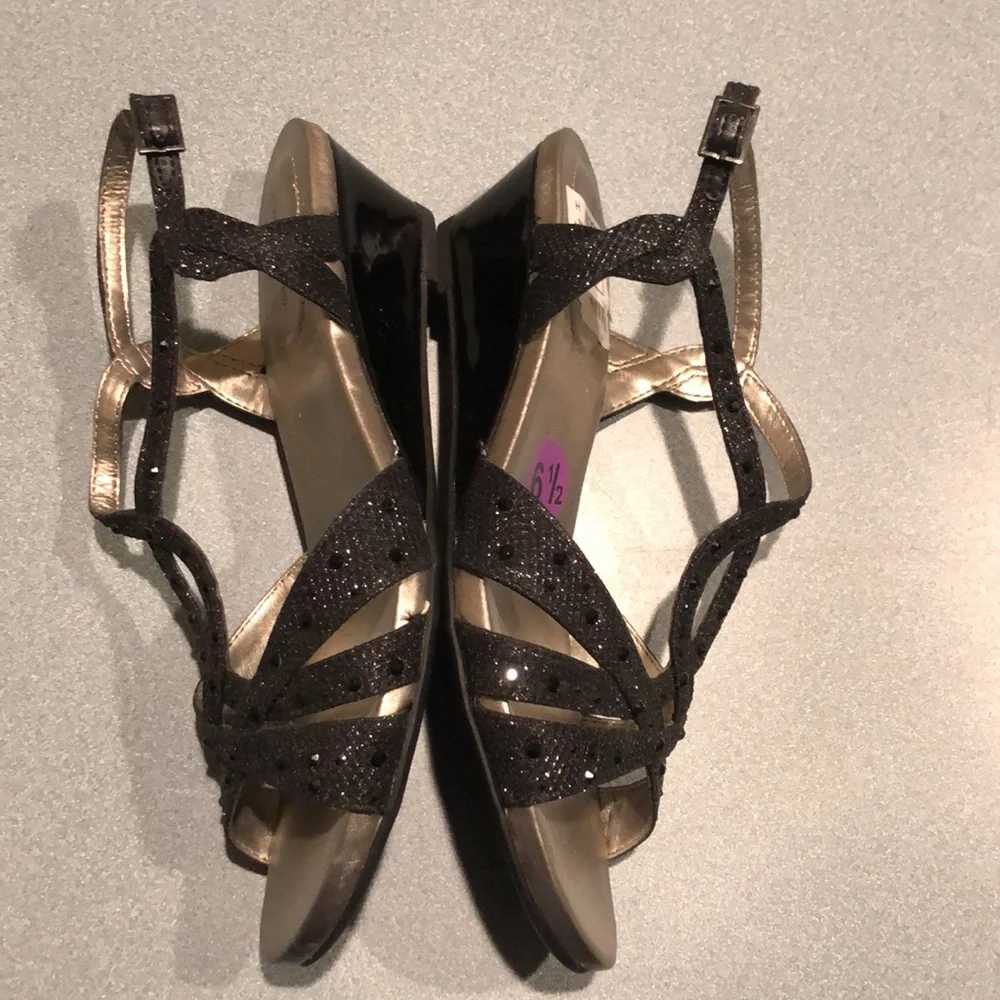 Bandolino Wedge Sandals with Sparkles 6 1/2 - Picture 7 of 16